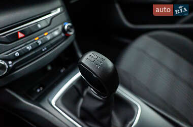 Хэтчбек Peugeot 308 2015 в 