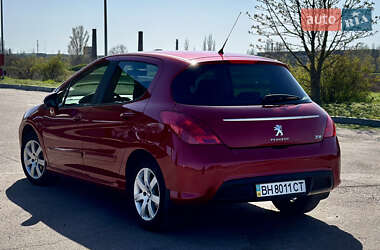 Хэтчбек Peugeot 308 2011 в 