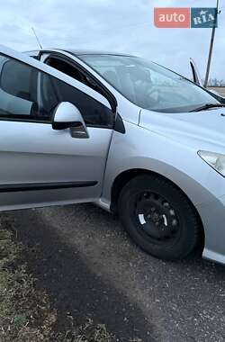 Хэтчбек Peugeot 308 2009 в 
