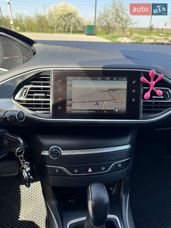 Універсал Peugeot 308 2017 в Радехові