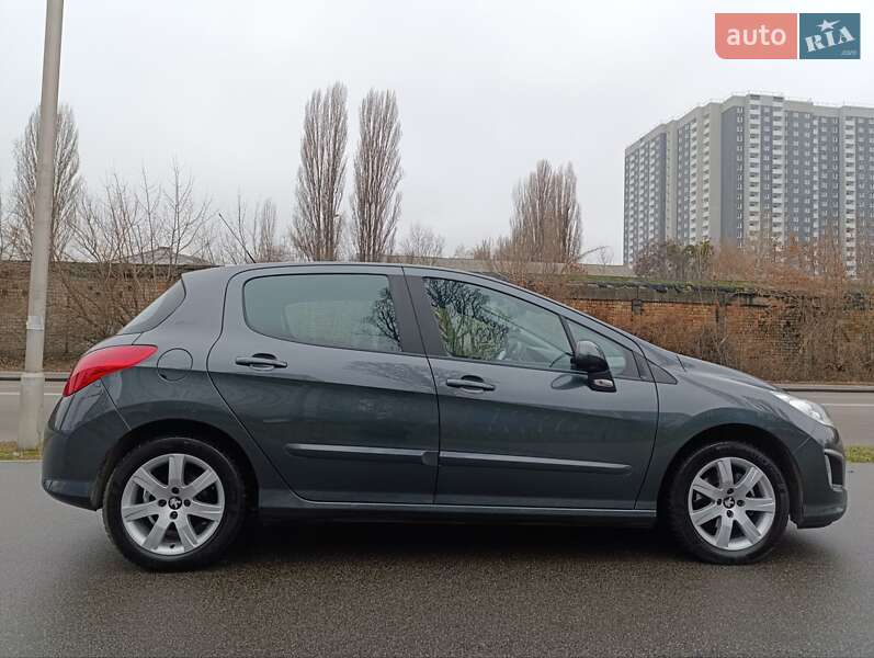 Хэтчбек Peugeot 308 2013 в Киеве