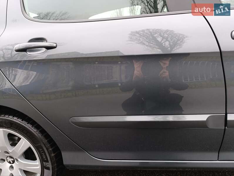 Хэтчбек Peugeot 308 2013 в Киеве