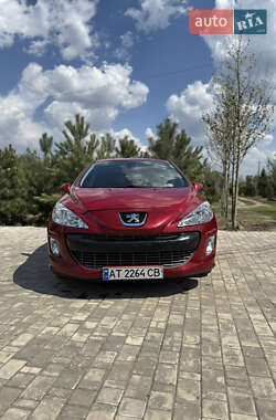 Хэтчбек Peugeot 308 2010 в 