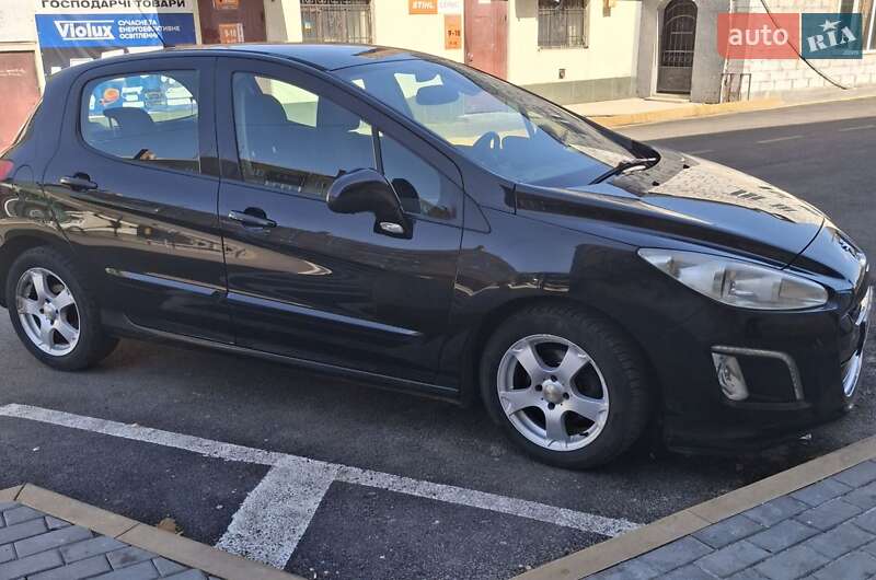 Хэтчбек Peugeot 308 2012 в Здолбунове