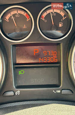 Хэтчбек Peugeot 308 2011 в 