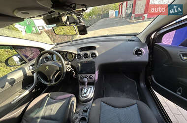 Хэтчбек Peugeot 308 2011 в 