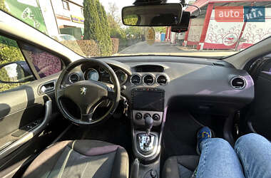 Хэтчбек Peugeot 308 2011 в 