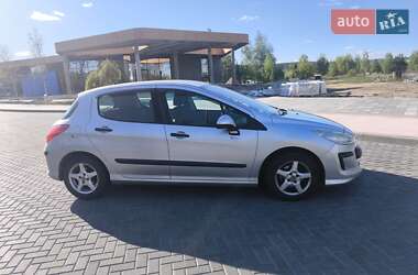 Хэтчбек Peugeot 308 2010 в 