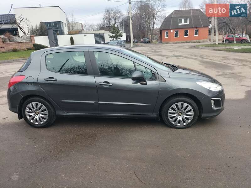 Хэтчбек Peugeot 308 2012 в Ровно