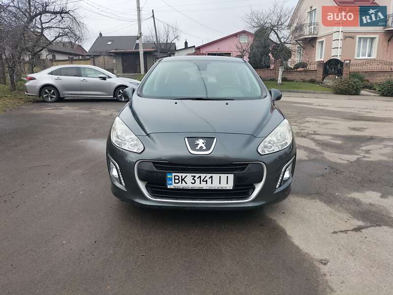 Хэтчбек Peugeot 308 2012 в Ровно