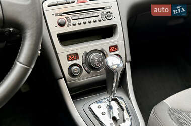 Хэтчбек Peugeot 308 2009 в 