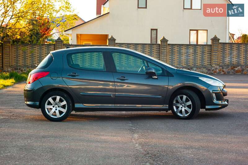 Хэтчбек Peugeot 308 2007 в Костополе