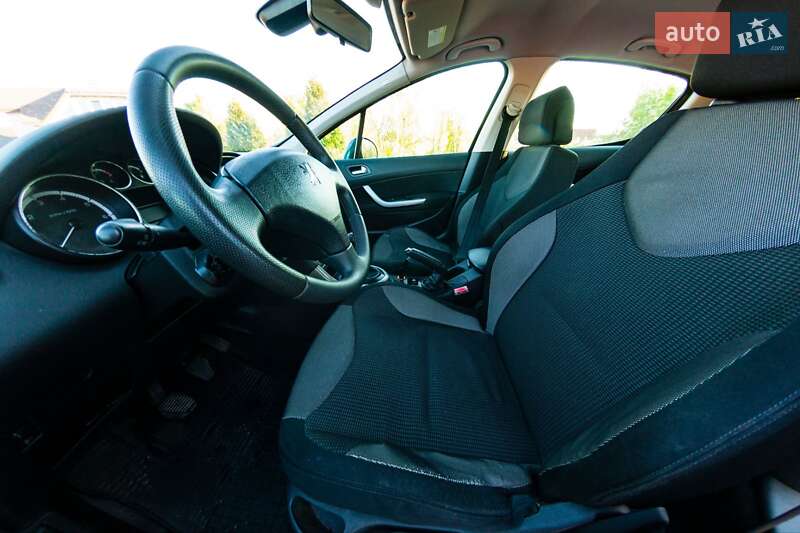 Хэтчбек Peugeot 308 2007 в Костополе