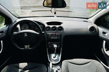 Хэтчбек Peugeot 308 2012 в 