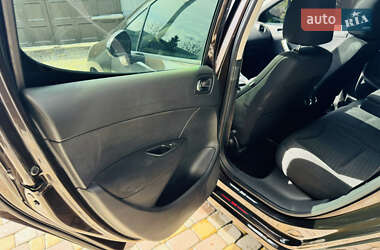 Хэтчбек Peugeot 308 2012 в 