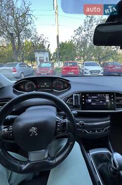 Хетчбек Peugeot 308 2014 в 