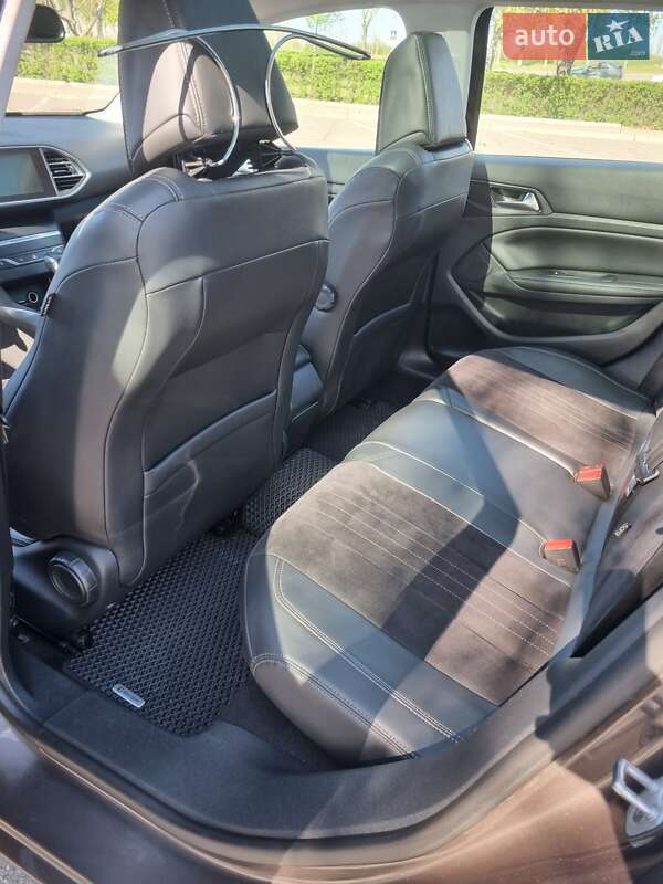 Універсал Peugeot 308 2015 в Южноукраїнську