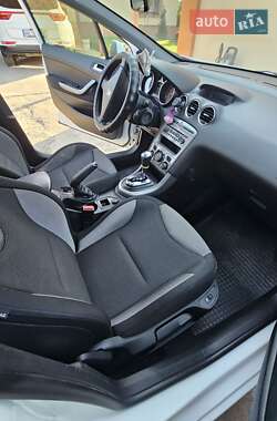 Хетчбек Peugeot 308 2012 в 