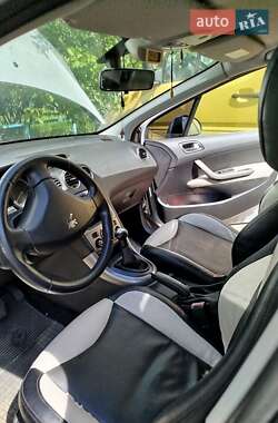Хэтчбек Peugeot 308 2008 в 
