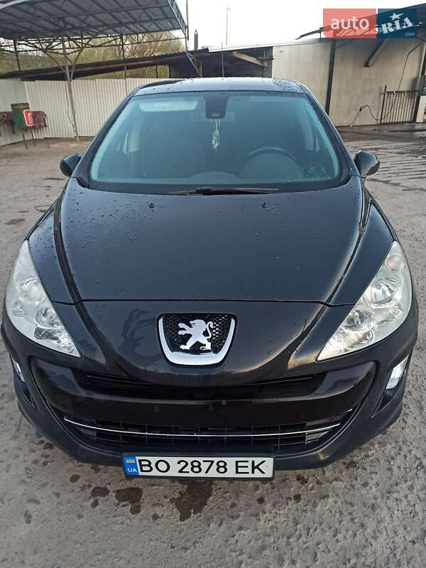 Хетчбек Peugeot 308 2010 в 