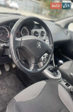 Хэтчбек Peugeot 308 2012 в 