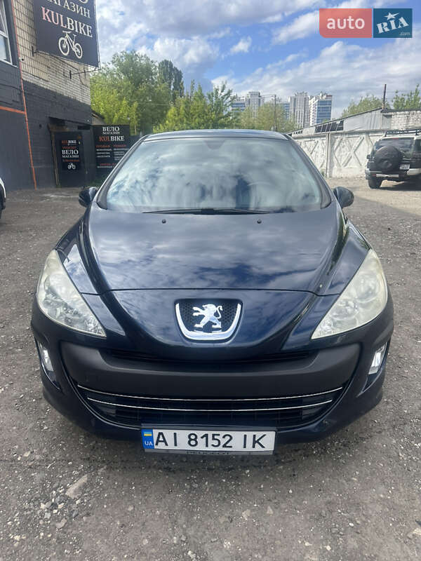 Хэтчбек Peugeot 308 2010 в 