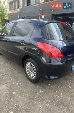 Хэтчбек Peugeot 308 2010 в 