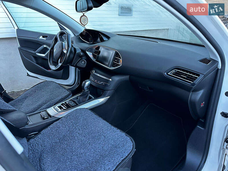 Універсал Peugeot 308 2015 в Чернівцях