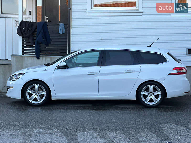 Універсал Peugeot 308 2015 в Чернівцях
