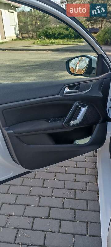 Универсал Peugeot 308 2015 в Каменке