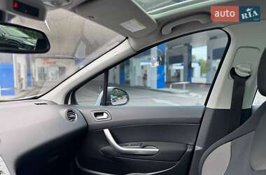 Хэтчбек Peugeot 308 2012 в 