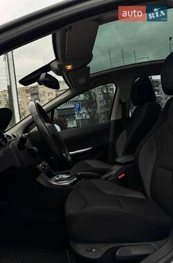 Хэтчбек Peugeot 308 2012 в 