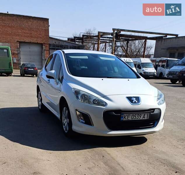 Хэтчбек Peugeot 308 2011 в Днепре