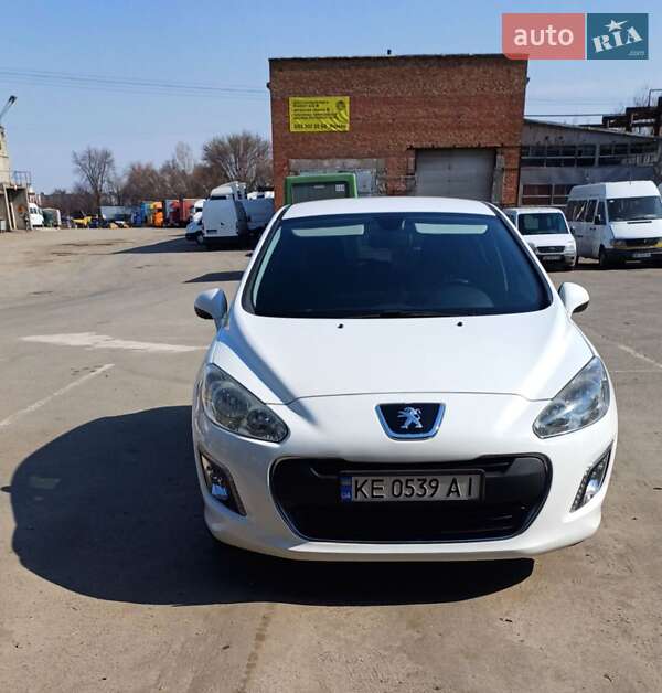 Хэтчбек Peugeot 308 2011 в Днепре