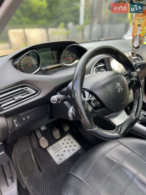 Універсал Peugeot 308 2015 в Чернівцях