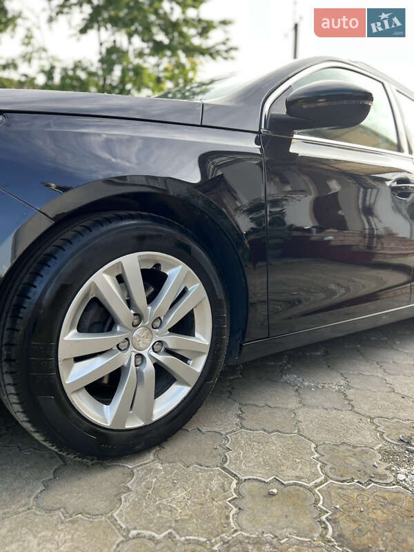 Універсал Peugeot 308 2015 в Чернівцях