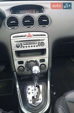 Хэтчбек Peugeot 308 2011 в 