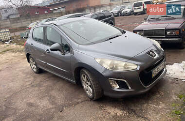 Хэтчбек Peugeot 308 2011 в Чернигове
