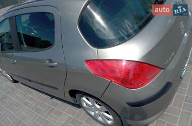 Хэтчбек Peugeot 308 2011 в 