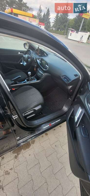 Универсал Peugeot 308 2017 в Дубно