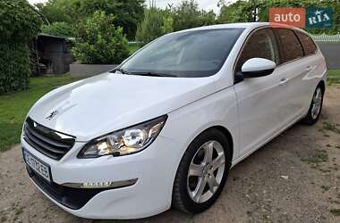 Хэтчбек Peugeot 308 2015 в Черновцах