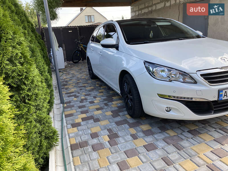 Універсал Peugeot 308 2015 в Нікополі