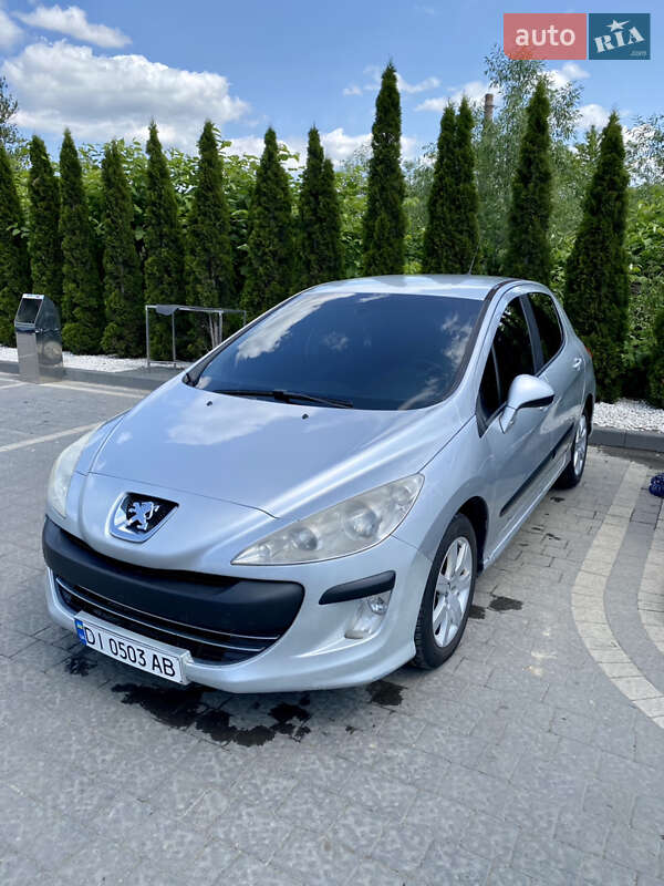 Хэтчбек Peugeot 308 2008 в Надворной