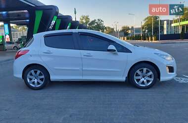 Хетчбек Peugeot 308 2012 в 