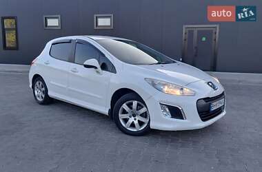 Хетчбек Peugeot 308 2012 в 