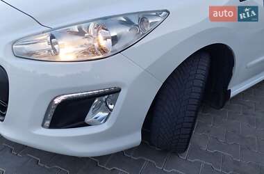 Хетчбек Peugeot 308 2012 в 