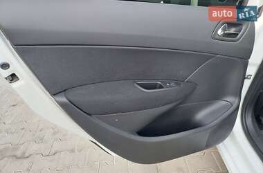 Хетчбек Peugeot 308 2012 в 