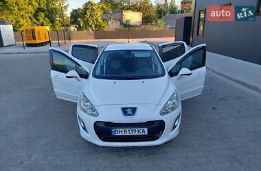 Хетчбек Peugeot 308 2012 в 