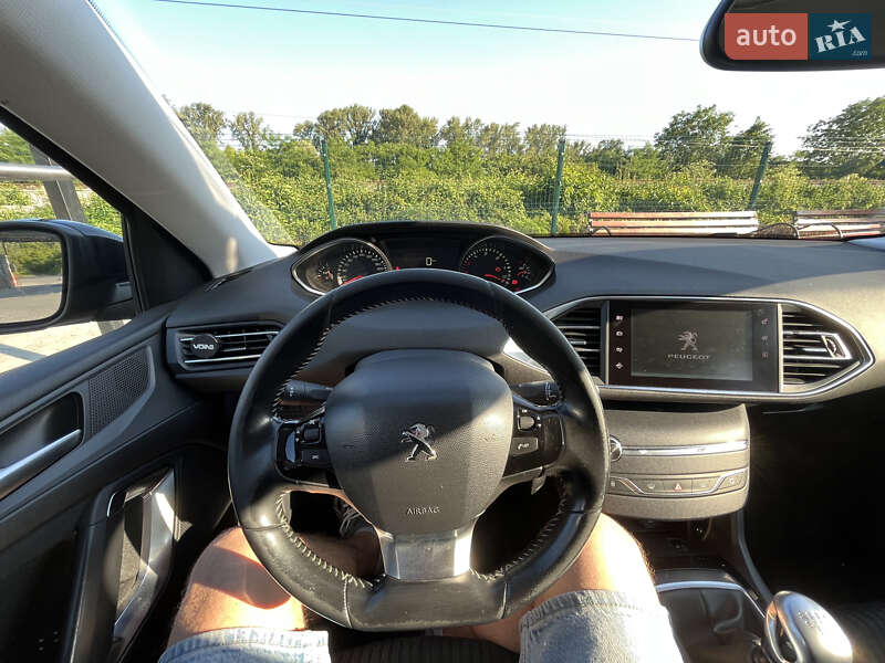 Універсал Peugeot 308 2016 в Виноградові