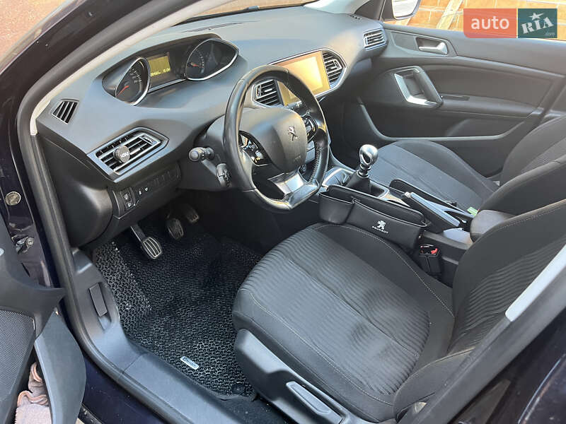 Універсал Peugeot 308 2016 в Виноградові